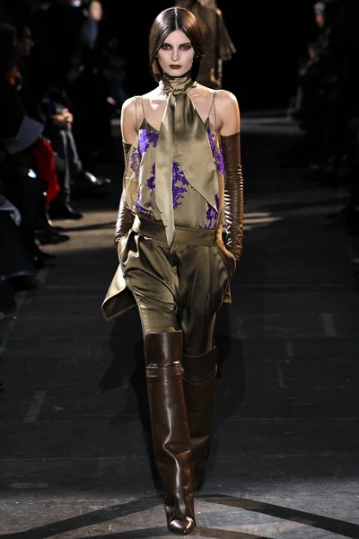 Look 29